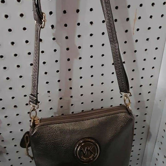 Purse - Picture 2 of 3